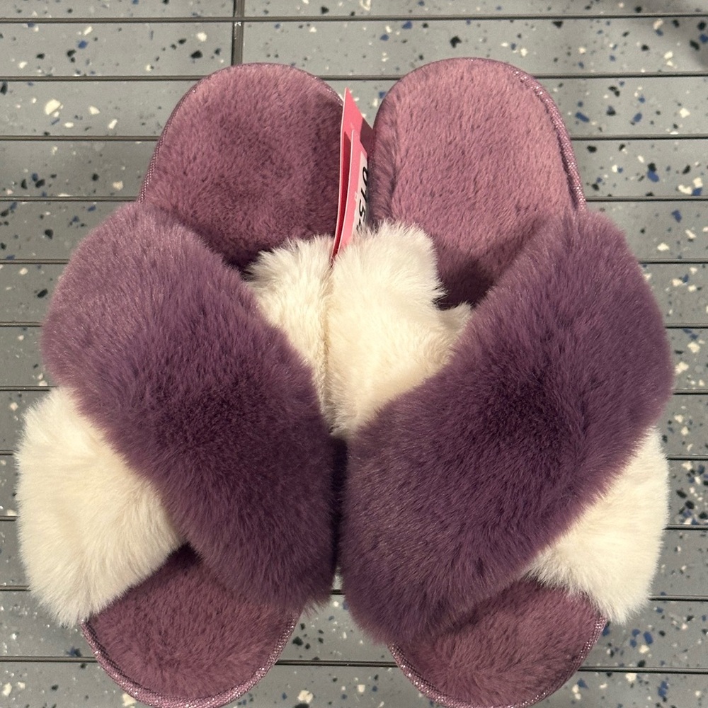 🆕 Women’s Purple Fuzzy Slippers - 40/41